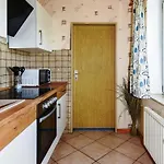 Geraeumige Mit Terrasse In