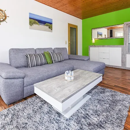 Geraeumige Mit Terrasse In