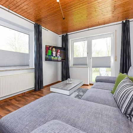 Geraeumige Mit Terrasse In