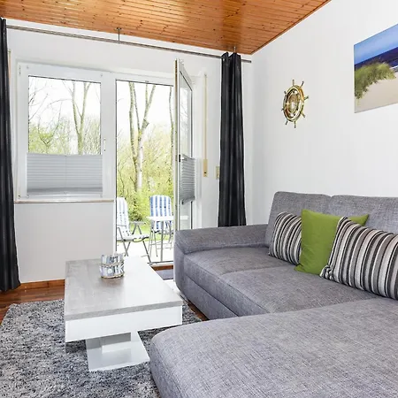 Geraeumige Mit Terrasse In
