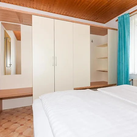 Apartment Geraeumige Mit Terrasse In
