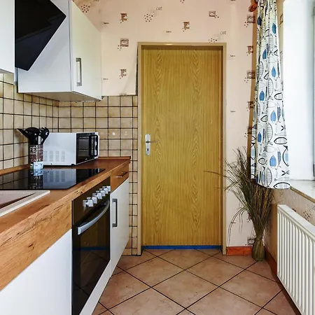 Geraeumige Mit Terrasse In