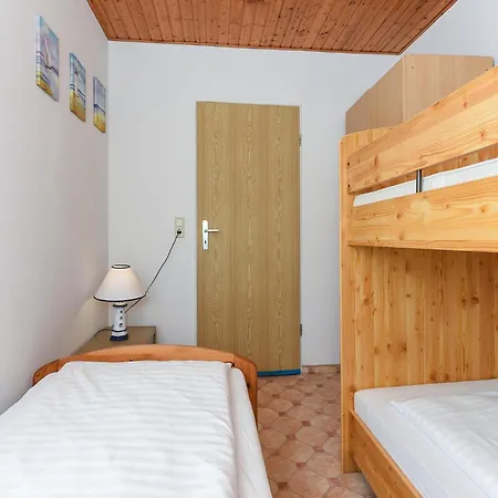 Geraeumige Mit Terrasse In *