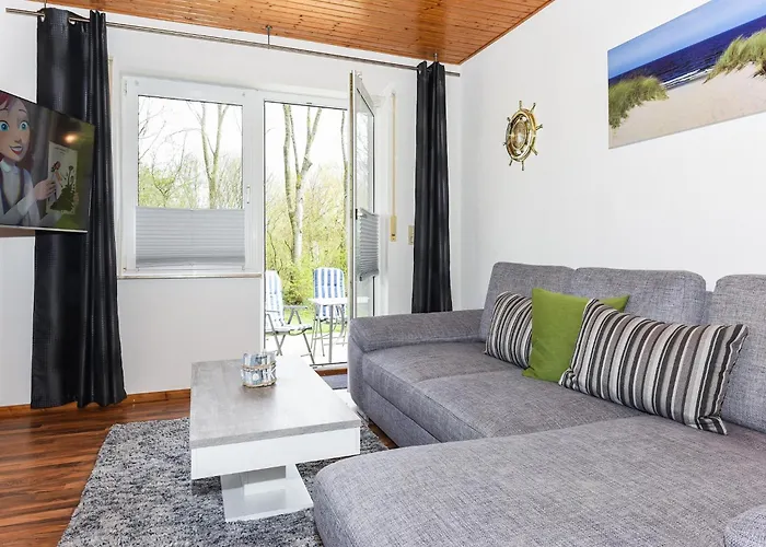 Geraeumige Mit Terrasse In