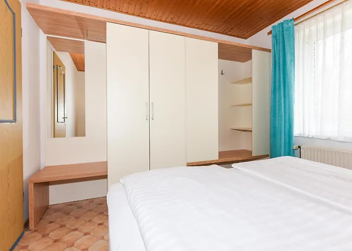 Apartment Geraeumige Mit Terrasse In